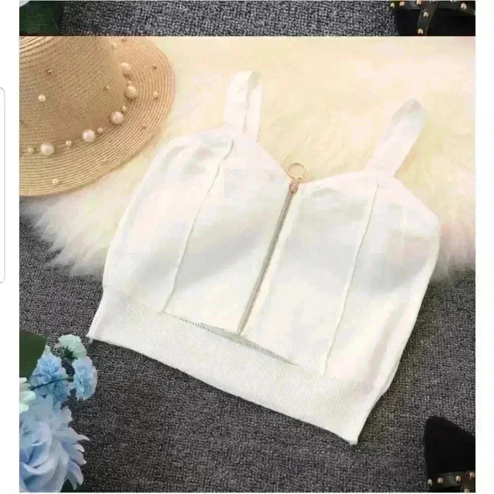 WOMENS WHITE CROP TOP.